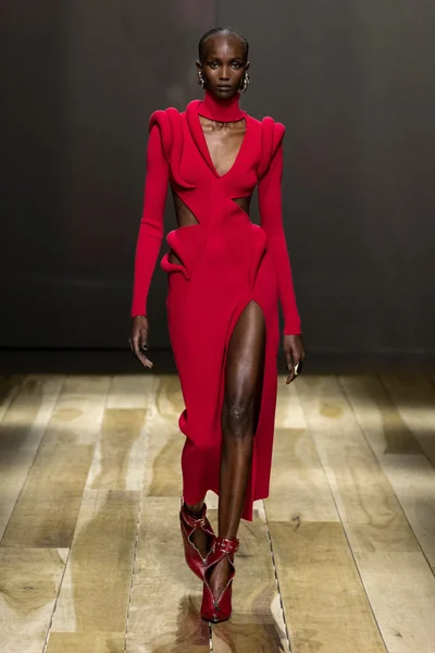 Look 28